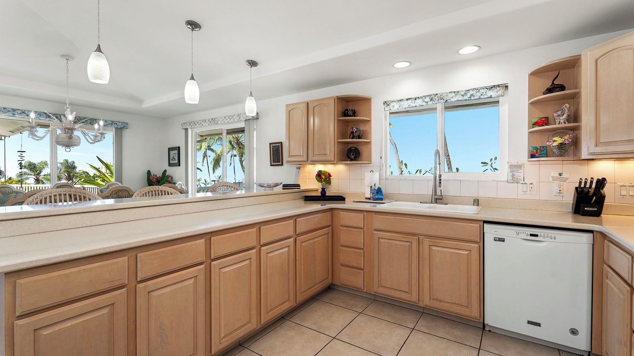 Photo of Kitchen in Kahaluu-Keauhou