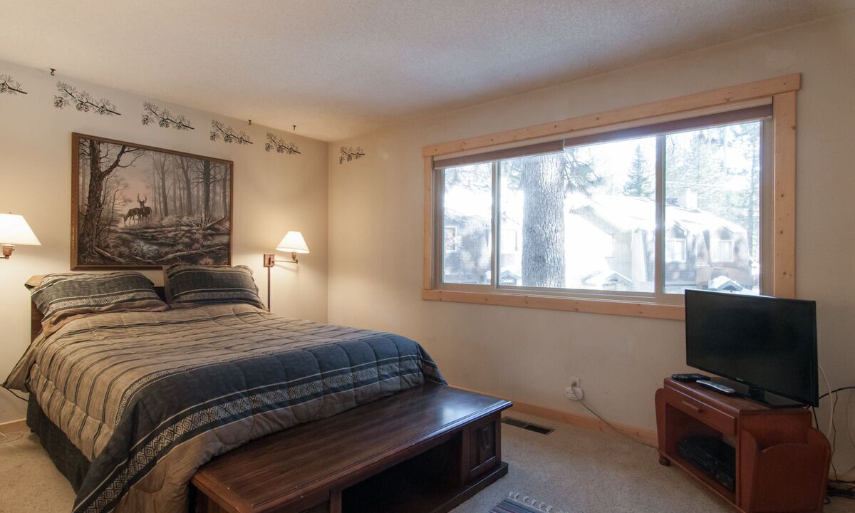 Photo of Bedroom in Lake Forest