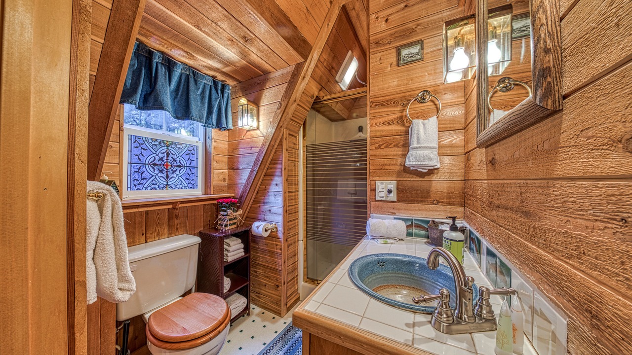 Photo of Bathroom in Rhododendron