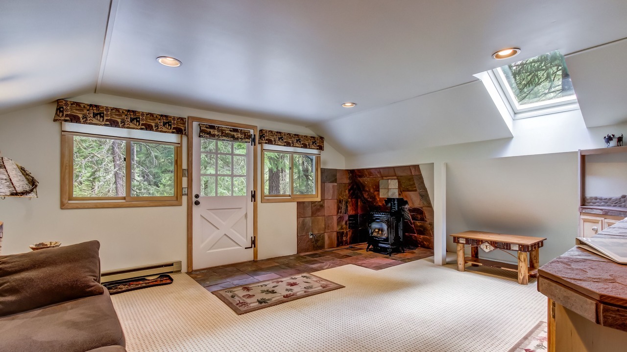 Photo of Livingroom in Trout Lake