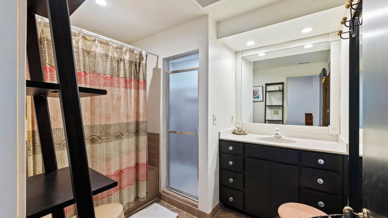 Photo of Bathroom in Beach Lagoon