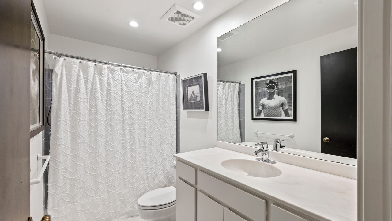Photo of Bathroom in Beach Lagoon