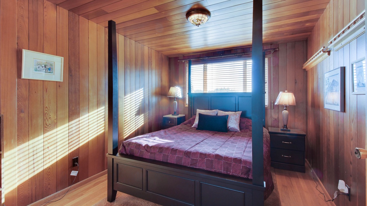Photo of Bedroom in Lopez Island