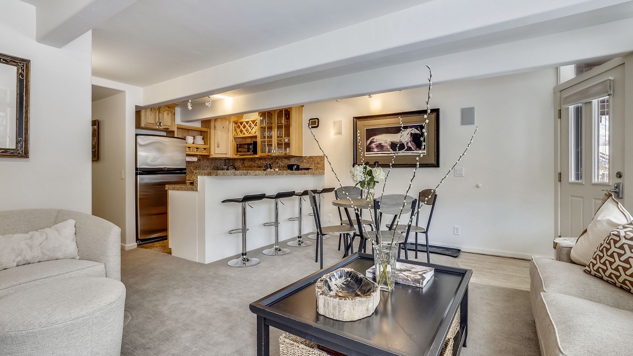 Photo of Livingroom in Downtown