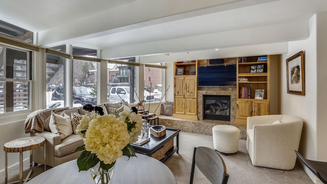 Photo of Livingroom in Downtown