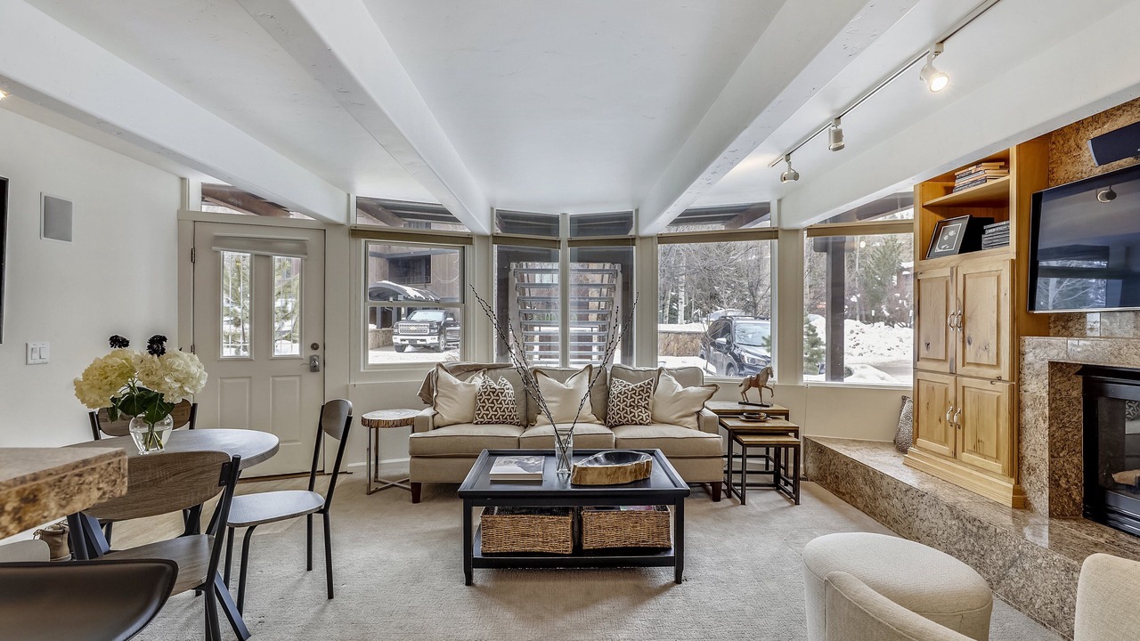 Photo of Livingroom in Downtown