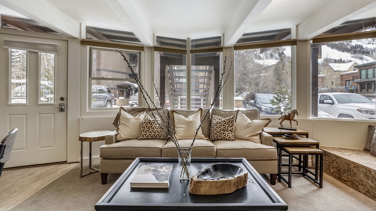 Photo of Livingroom in Downtown