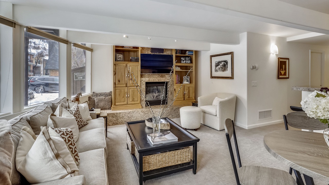 Photo of Livingroom in Downtown