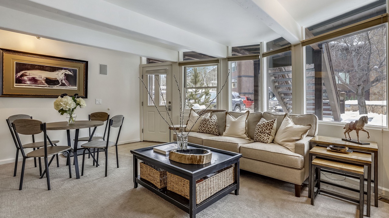 Photo of Livingroom in Downtown