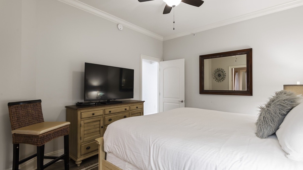 Photo of Bedroom in Crystal Beach
