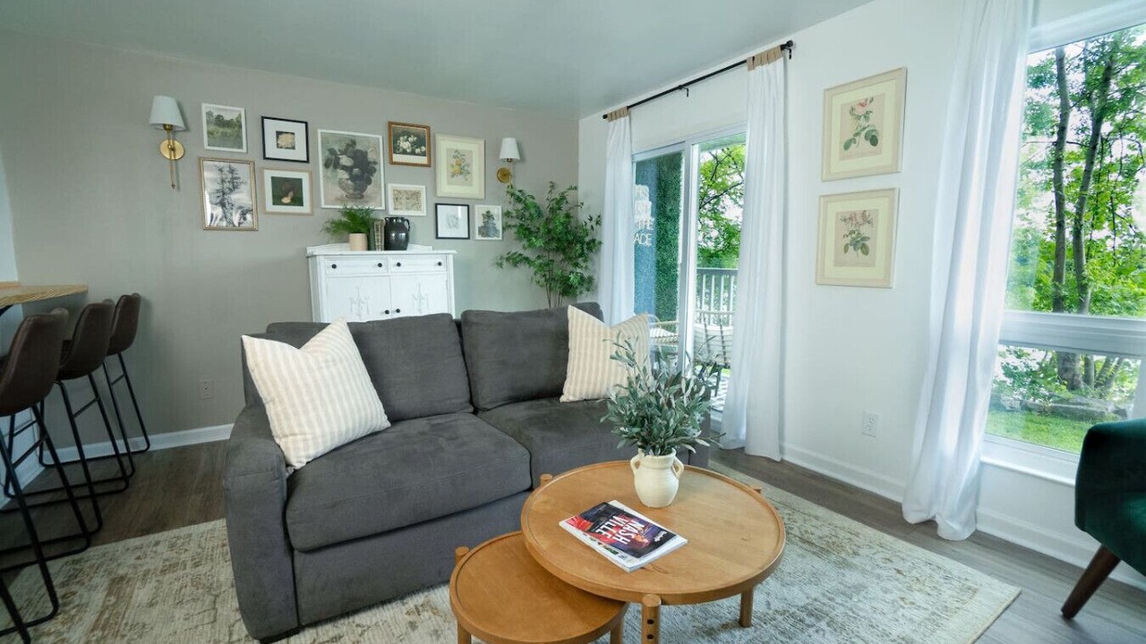 Photo of Livingroom in North Capitol