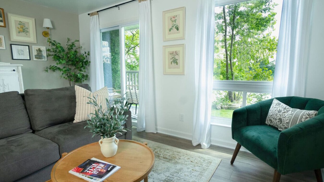 Photo of Livingroom in North Capitol