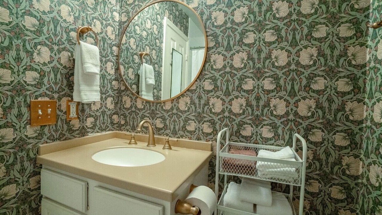 Photo of Bathroom in North Capitol