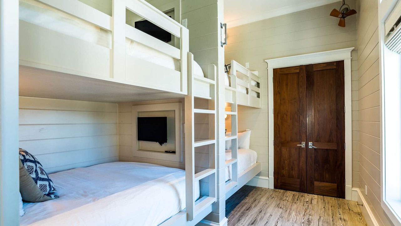 Photo of Bedroom in Miramar Beach