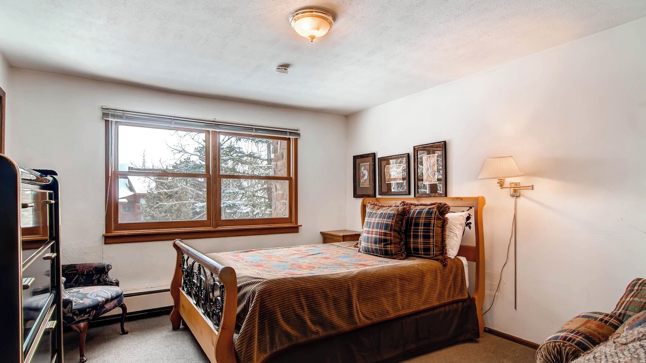 Photo of Bedroom in Four O'Clock