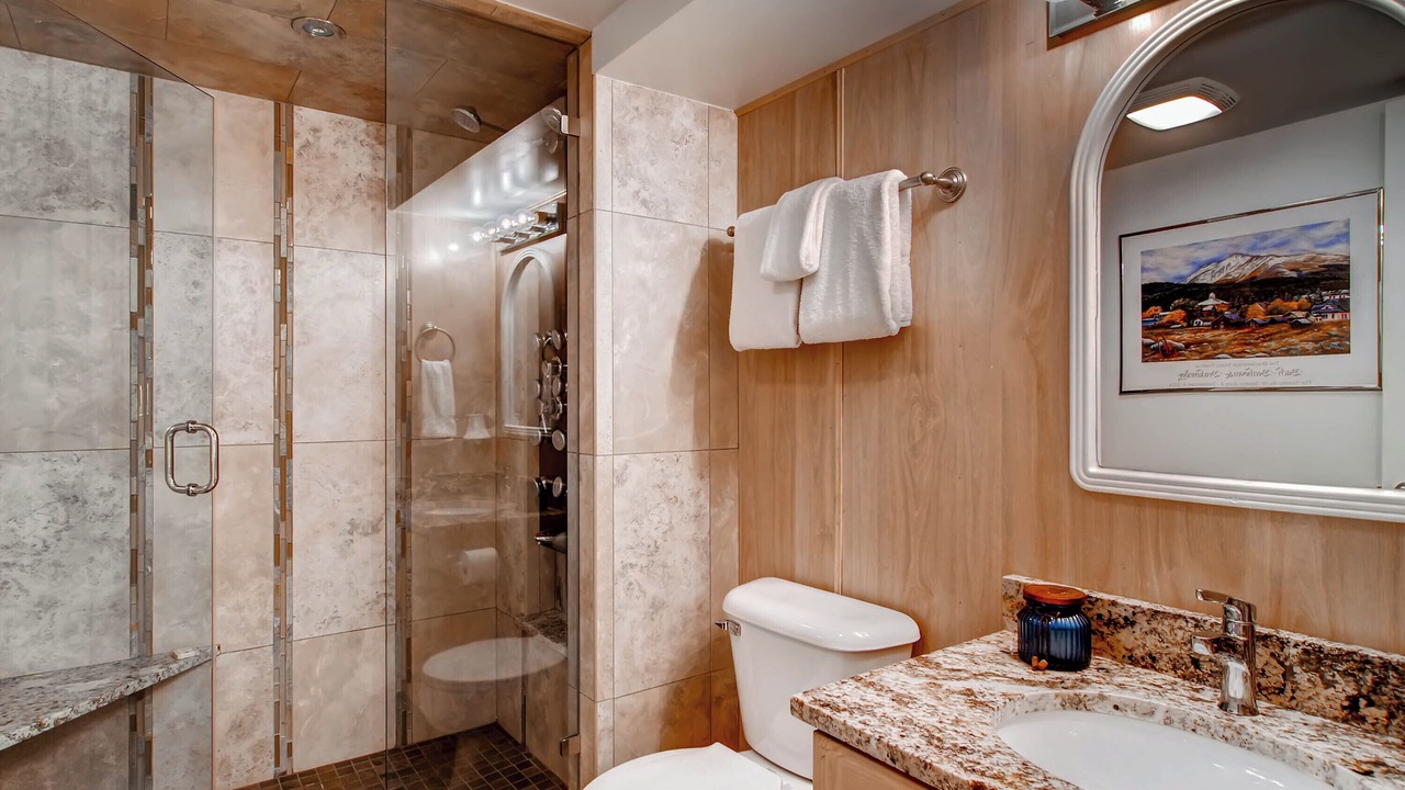 Photo of Bathroom in Four O'Clock