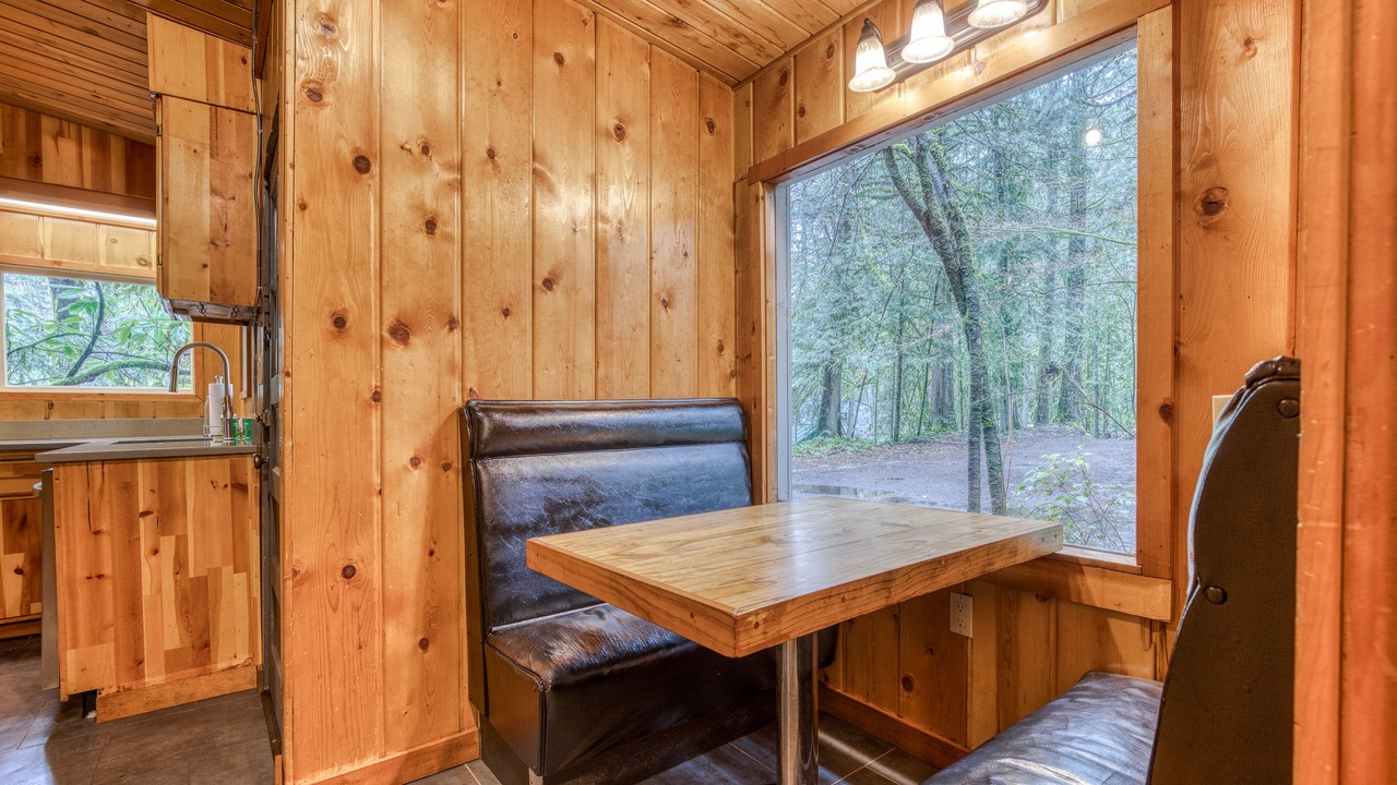 Photo of Others in Zigzag