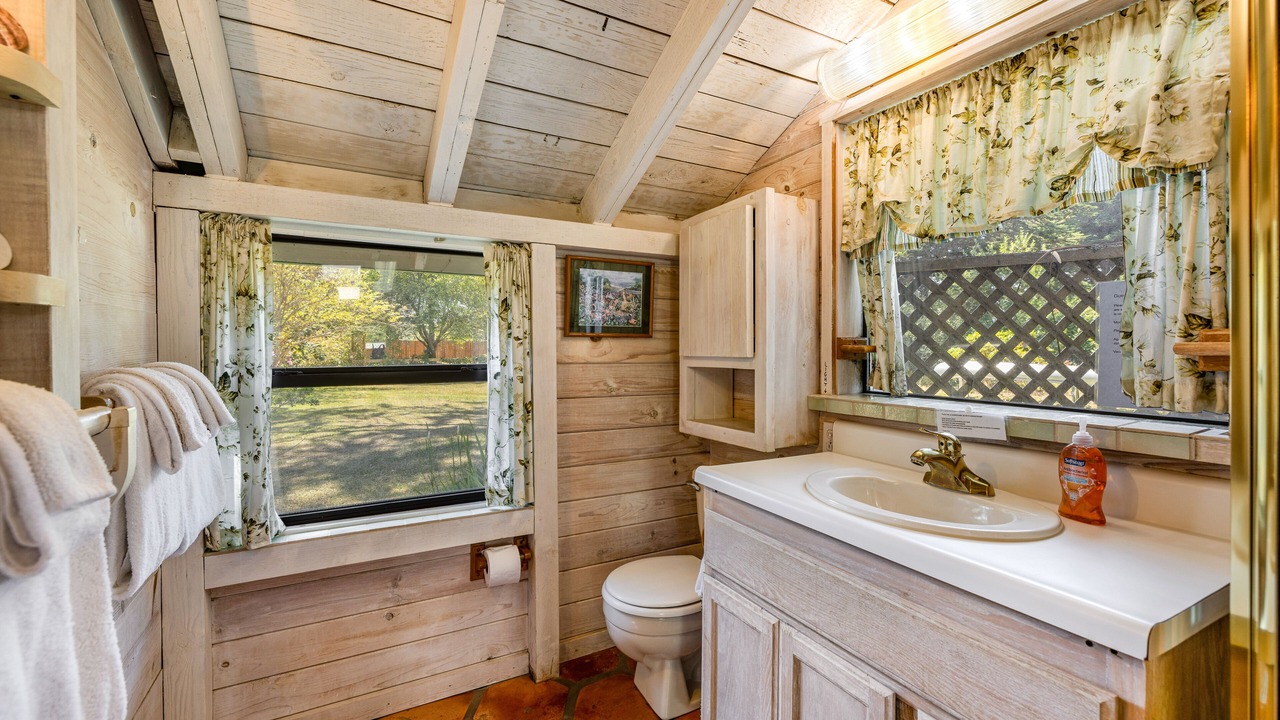 Photo of Bathroom in Inglenook