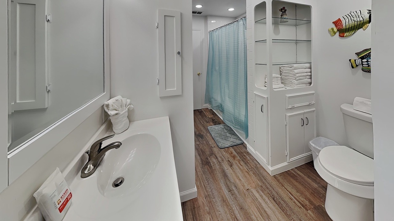 Photo of Bathroom in Pirates Beach