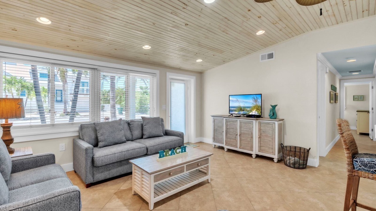 Photo of Livingroom in Holmes Beach
