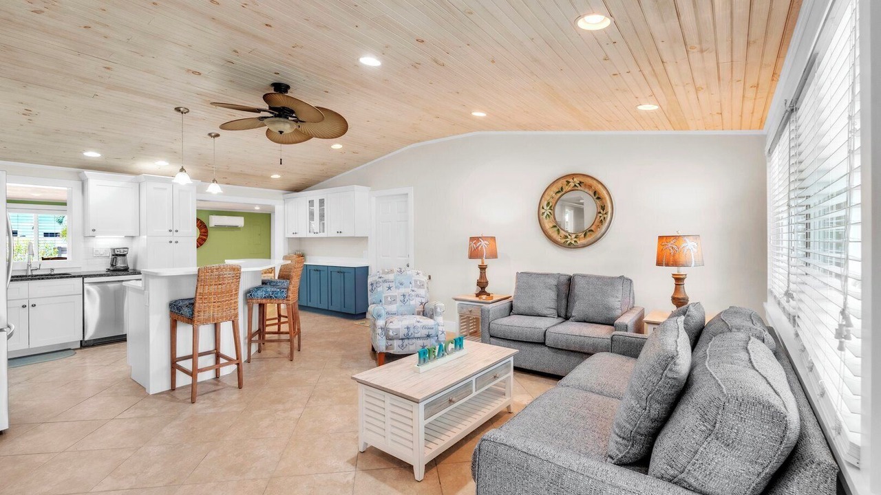 Photo of Livingroom in Holmes Beach
