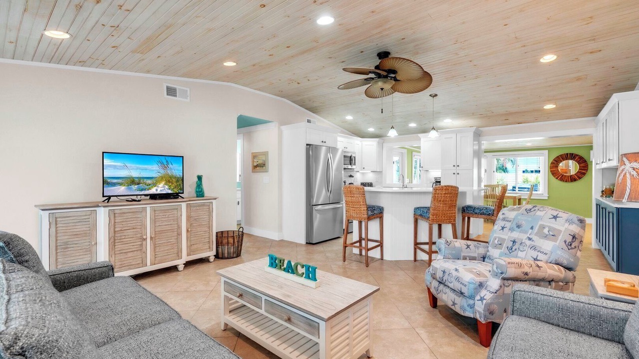 Photo of Livingroom in Holmes Beach