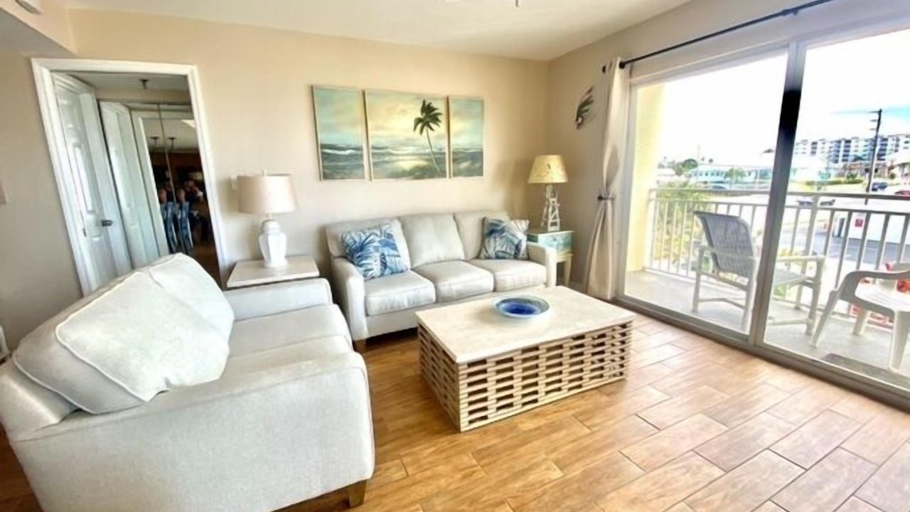 Photo of Livingroom in Redington Shores