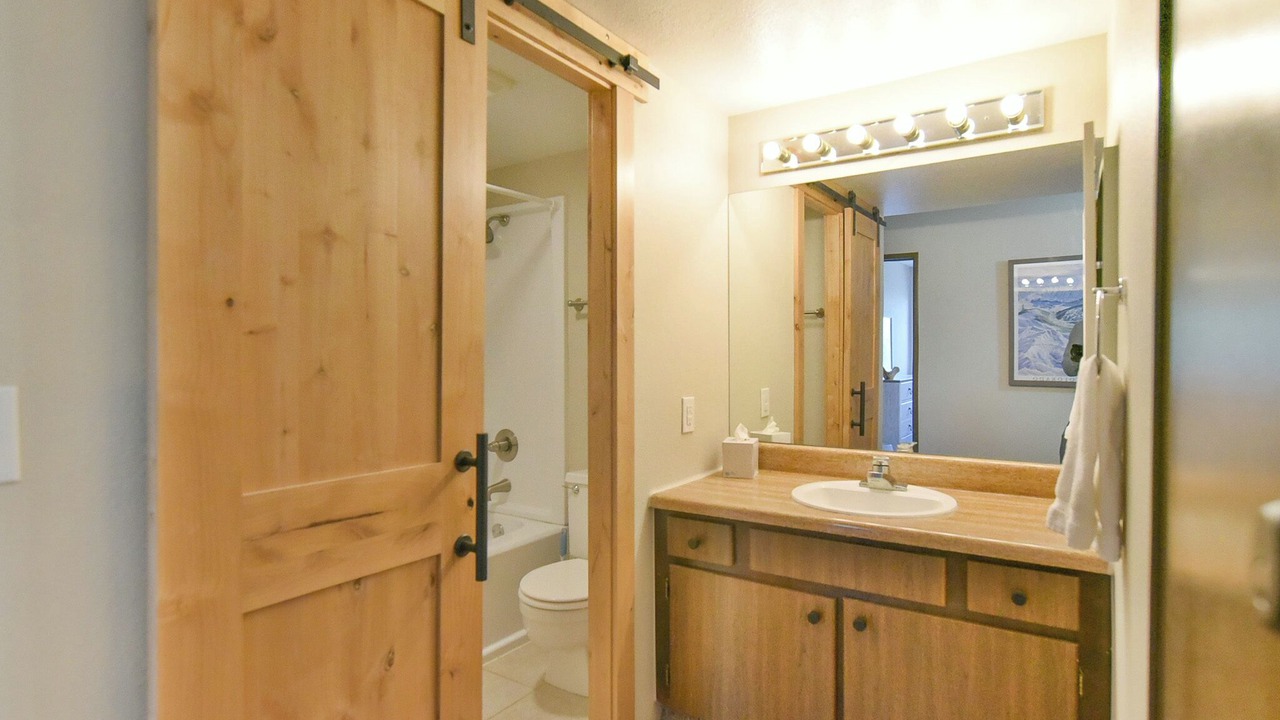 Photo of Bathroom in Peak 9