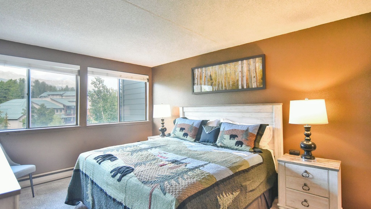 Photo of Bedroom in Peak 9