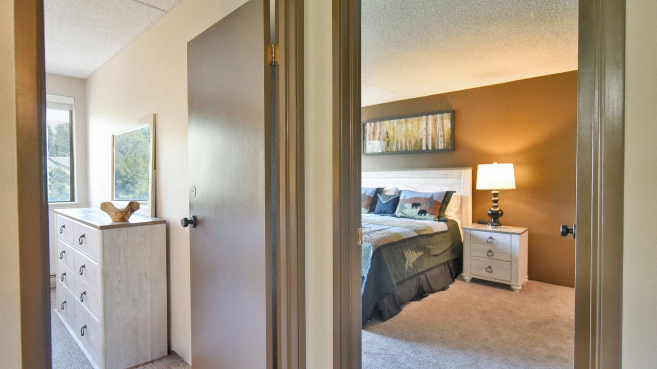 Photo of Bedroom in Peak 9