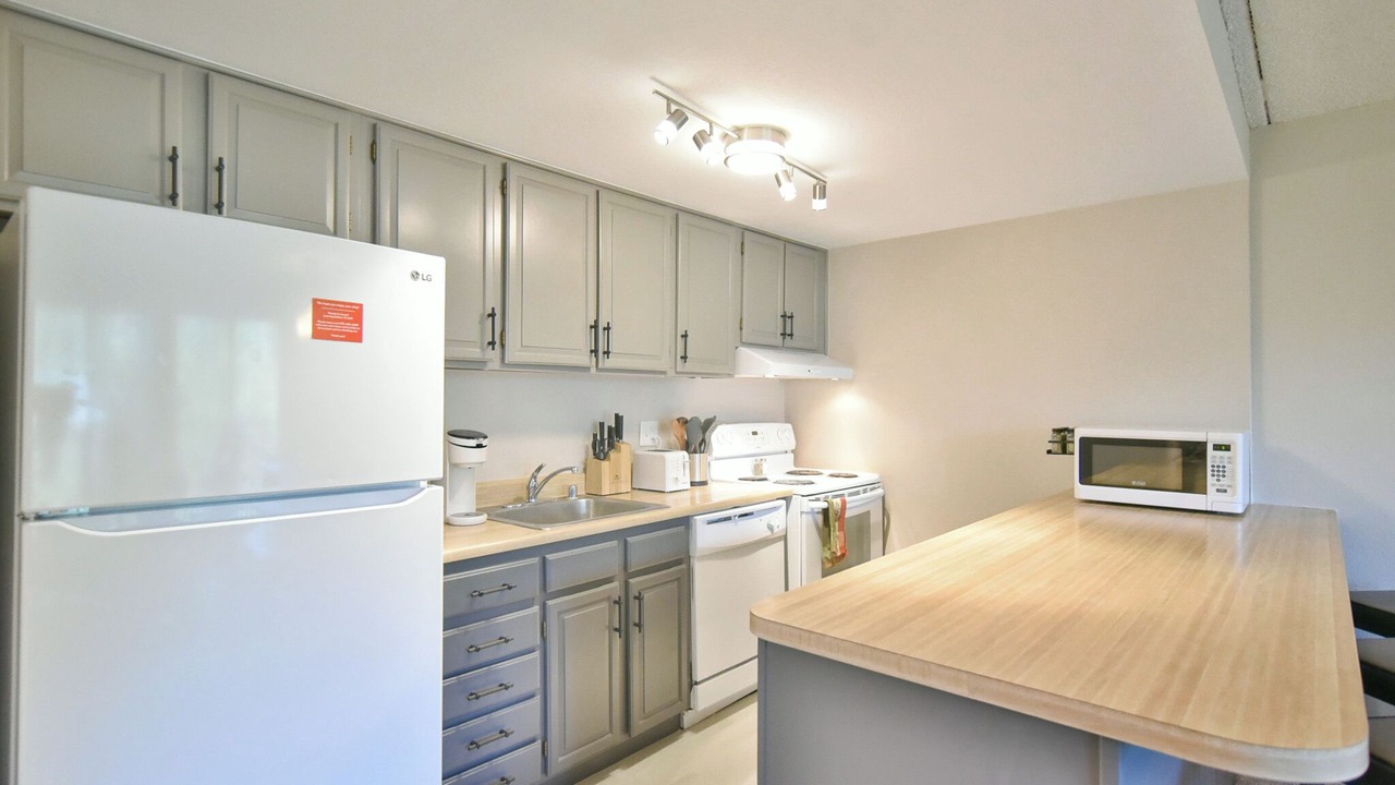 Photo of Kitchen in Peak 9
