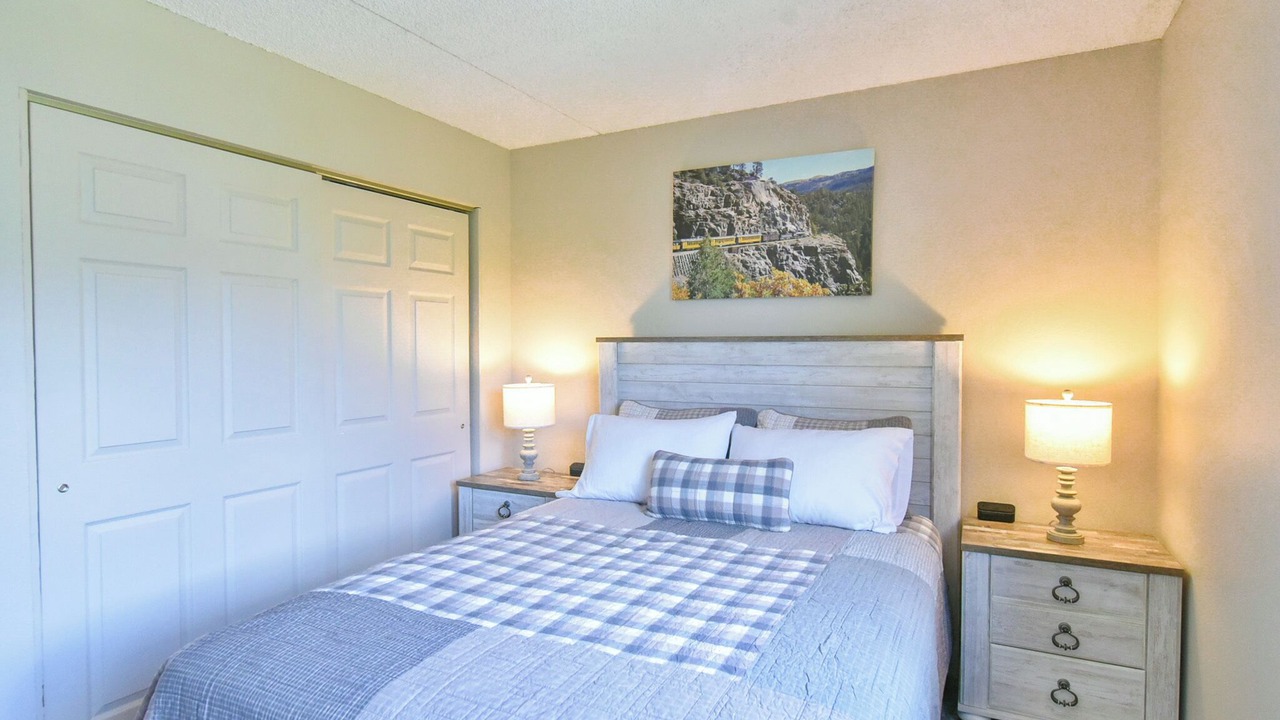 Photo of Bedroom in Peak 9