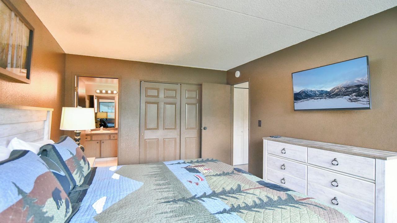 Photo of Bedroom in Peak 9