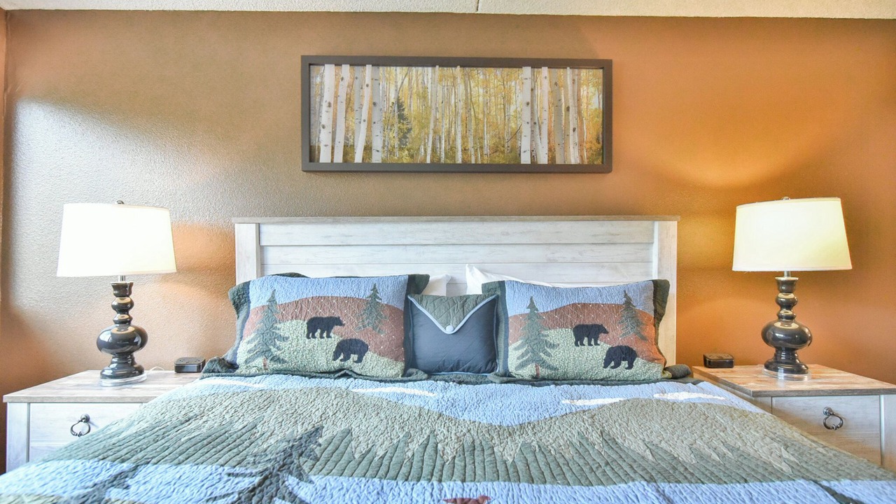 Photo of Bedroom in Peak 9