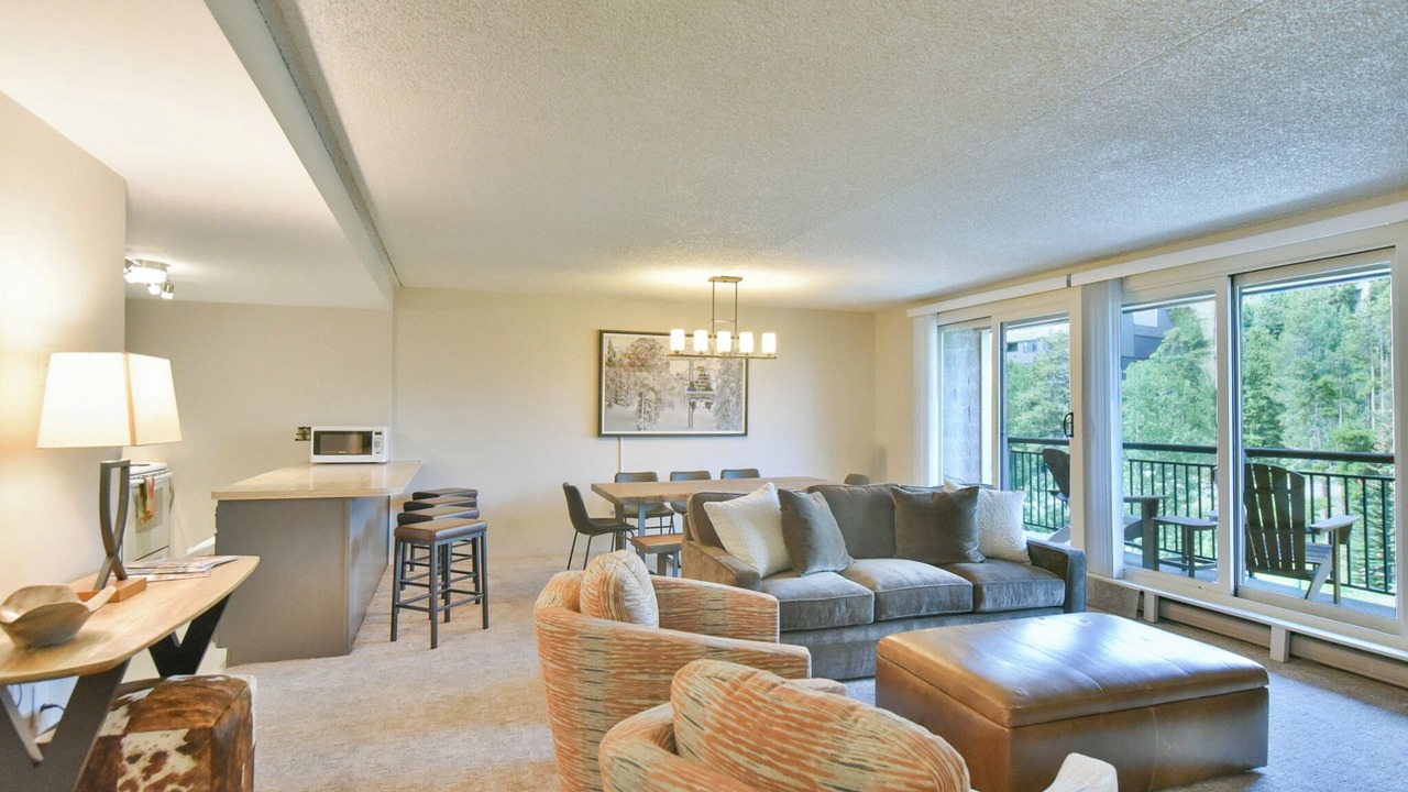 Photo of Livingroom in Peak 9