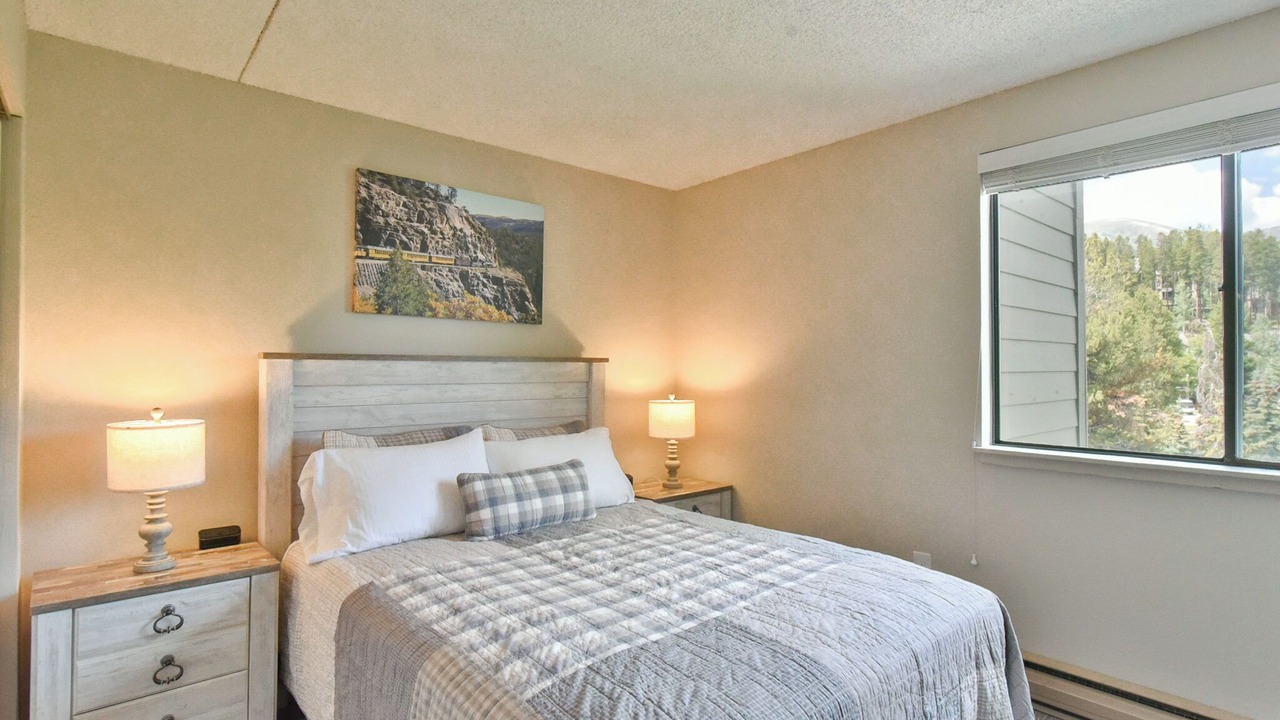 Photo of Bedroom in Peak 9