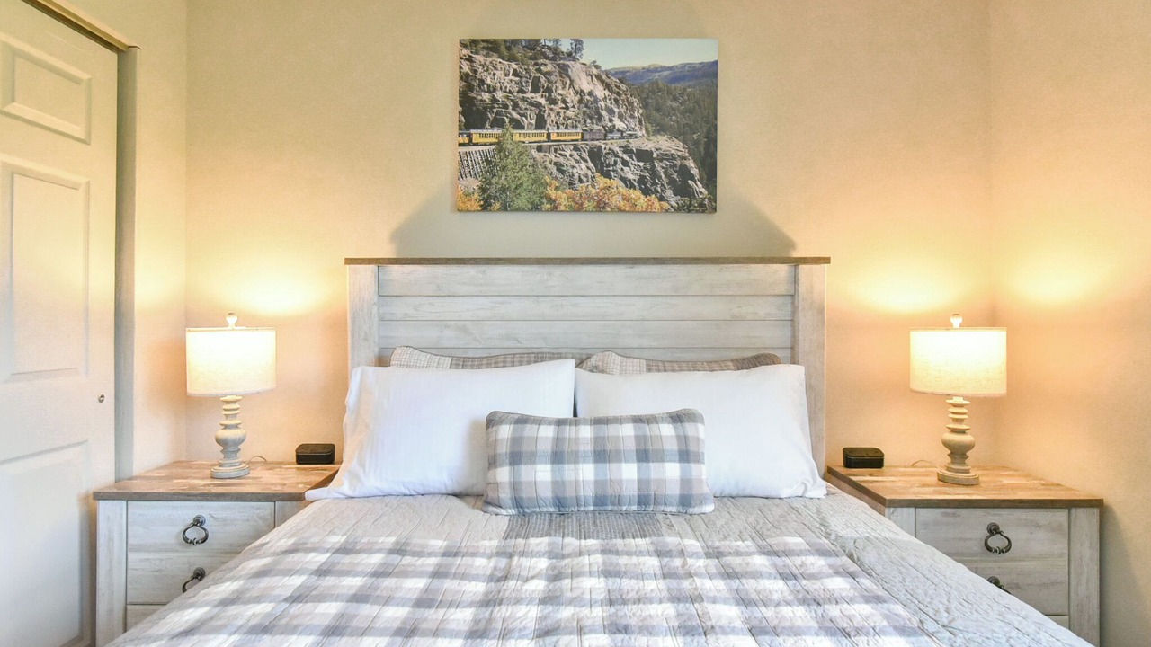 Photo of Bedroom in Peak 9