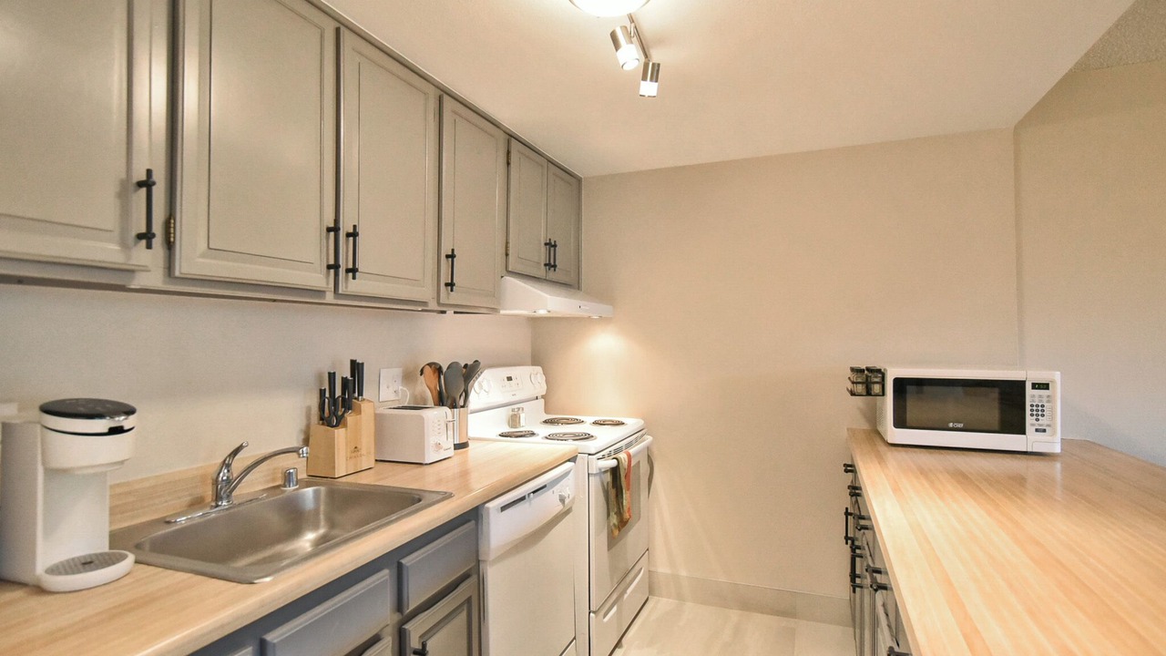 Photo of Kitchen in Peak 9