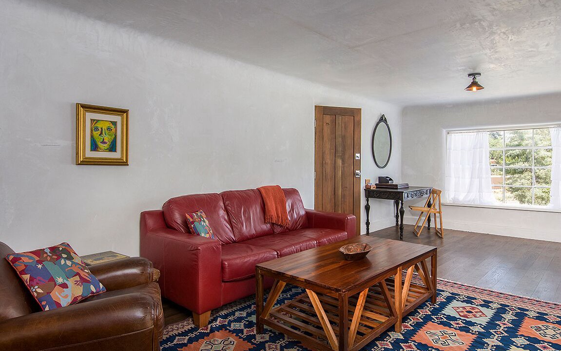 Photo of Livingroom in Historic Eastside