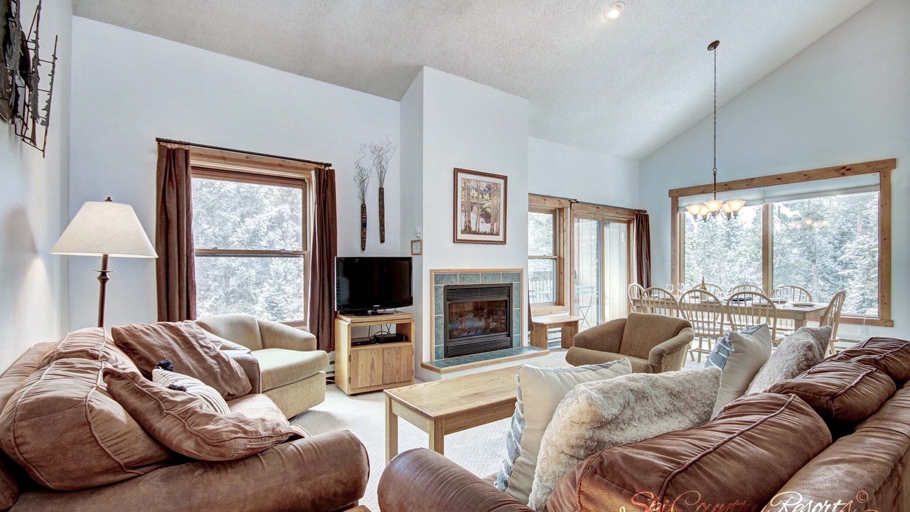 Photo of Livingroom in Peak 9