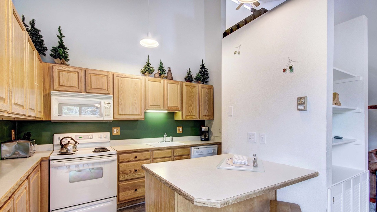Photo of Kitchen in Peak 9