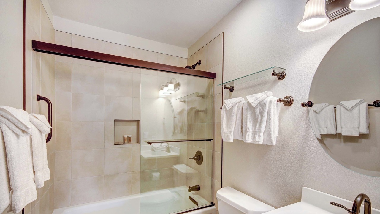 Photo of Bathroom in Peak 9