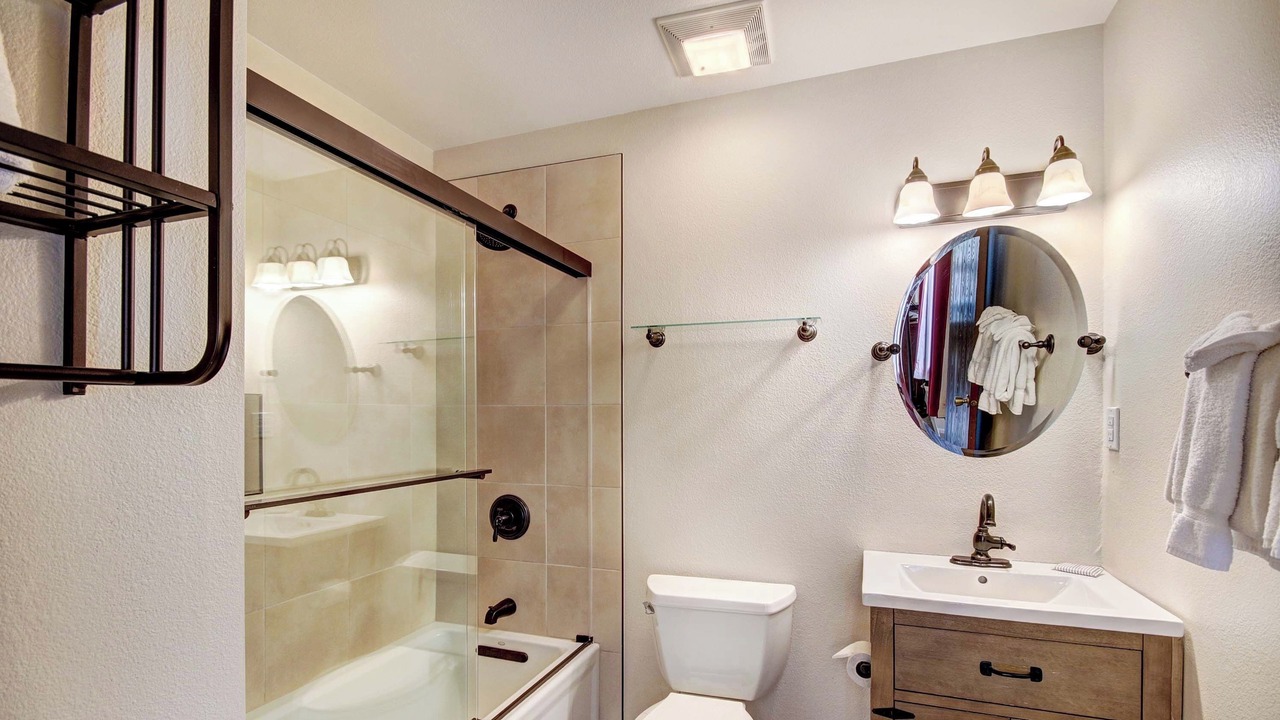 Photo of Bathroom in Peak 9