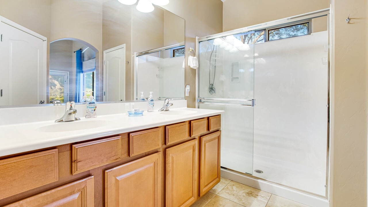 Photo of Bathroom in Tangerine Terrace