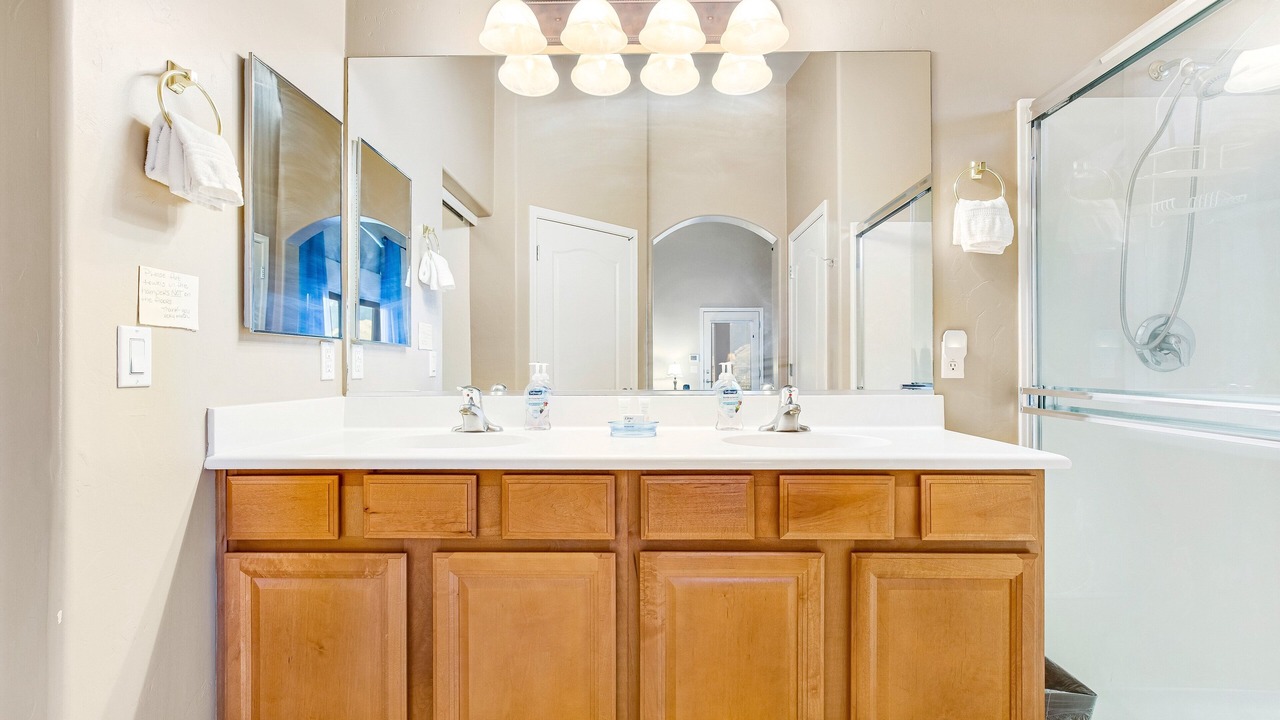 Photo of Bathroom in Tangerine Terrace