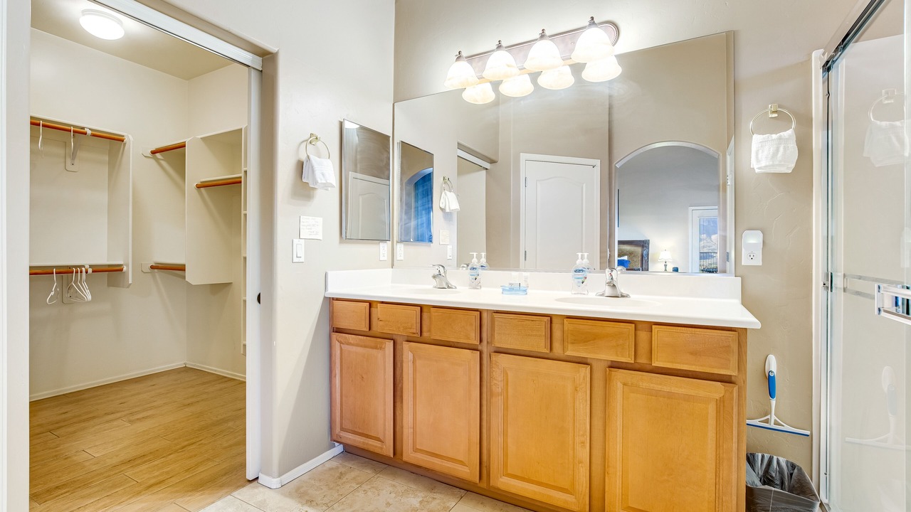 Photo of Bathroom in Tangerine Terrace