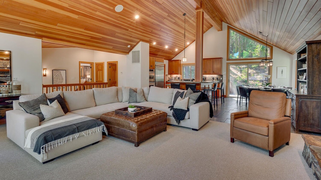 Photo of Livingroom in Tahoe Pines