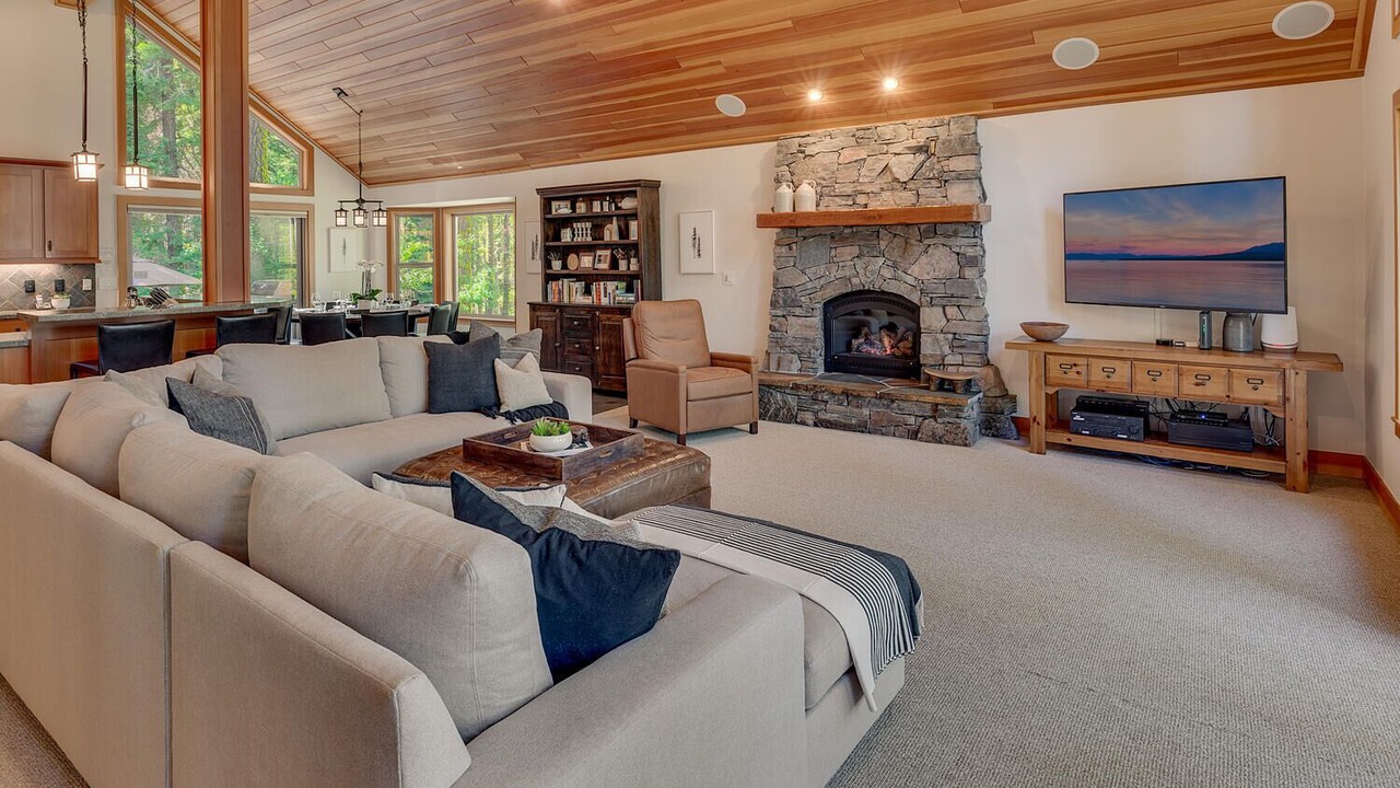 Photo of Livingroom in Tahoe Pines
