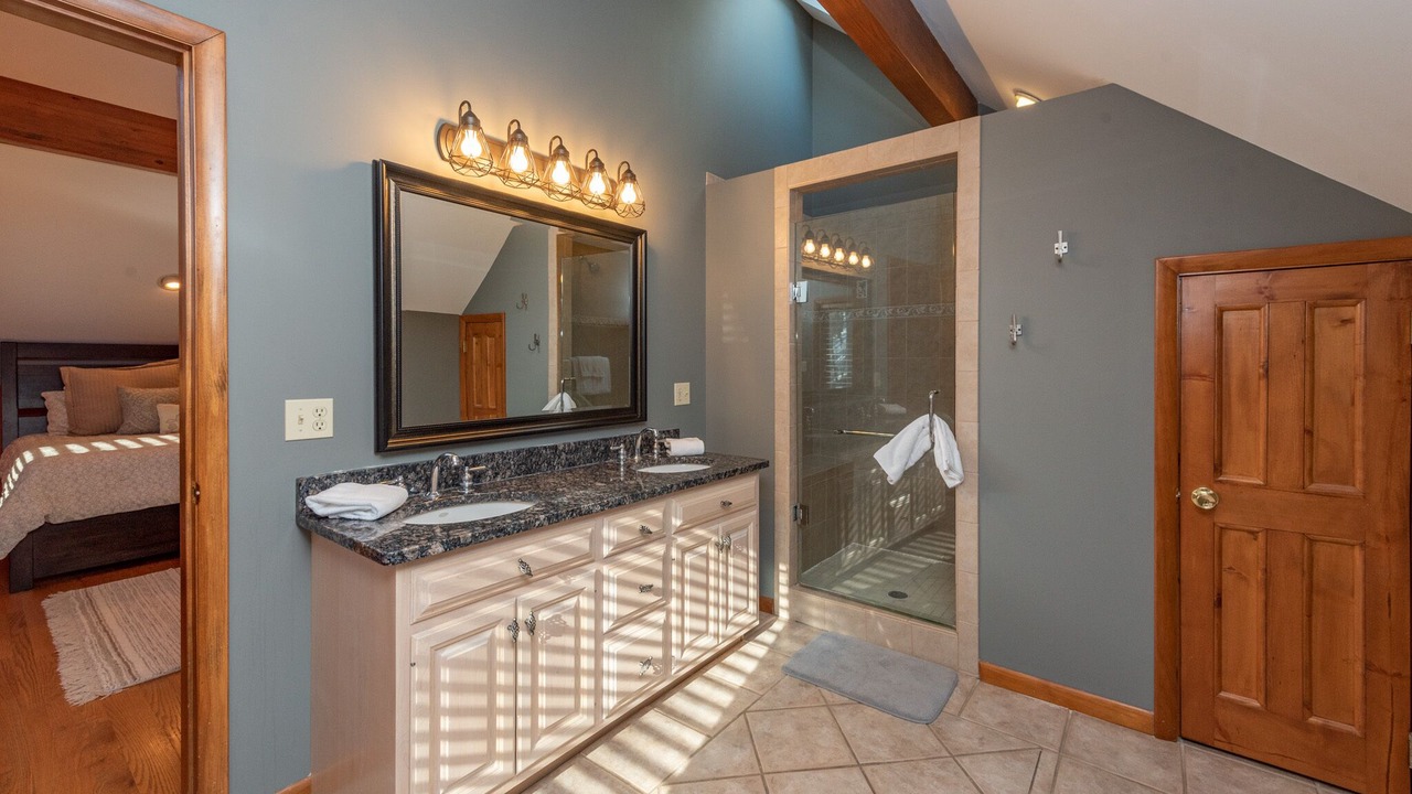 Photo of Bathroom in The View