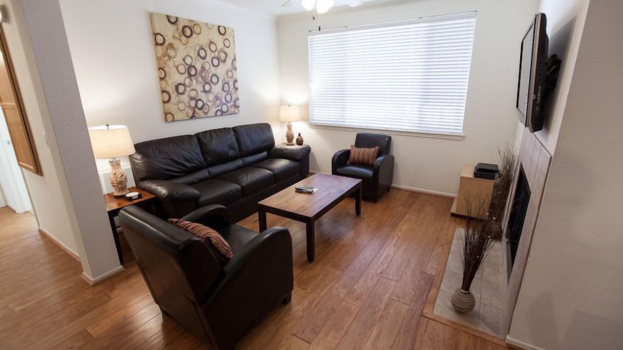 Photo of Livingroom in Raskin Estates